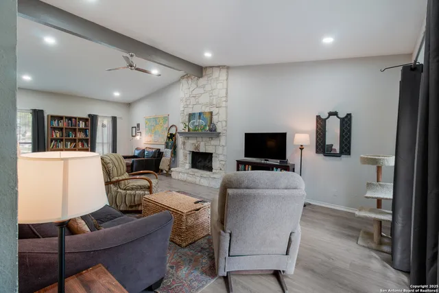 $2,150 | 11214 Blue Waters, Helotes, TX 78023