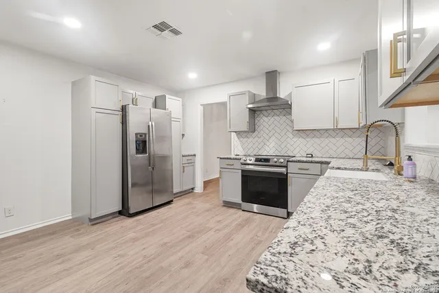 $2,050 | 11214 Blue Waters, Helotes, TX 78023