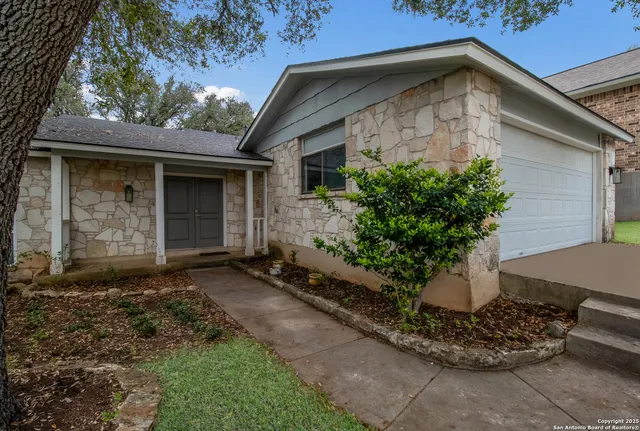 $2,150 | 11214 Blue Waters, Helotes, TX 78023
