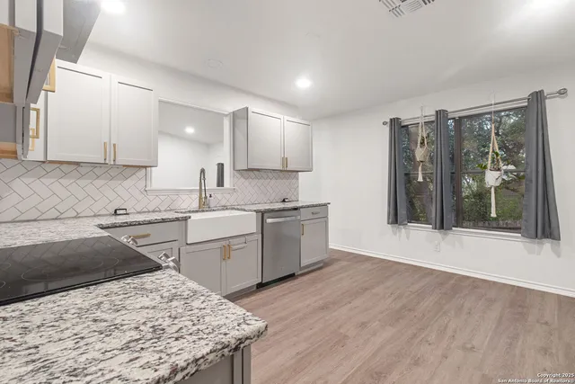 $2,050 | 11214 Blue Waters, Helotes, TX 78023