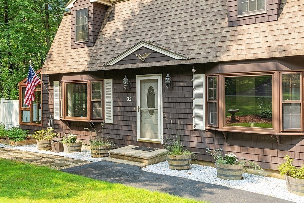 32 Rock Road Tyngsboro, MA 01879 - Photo 4 of 40 Gallery Image 4