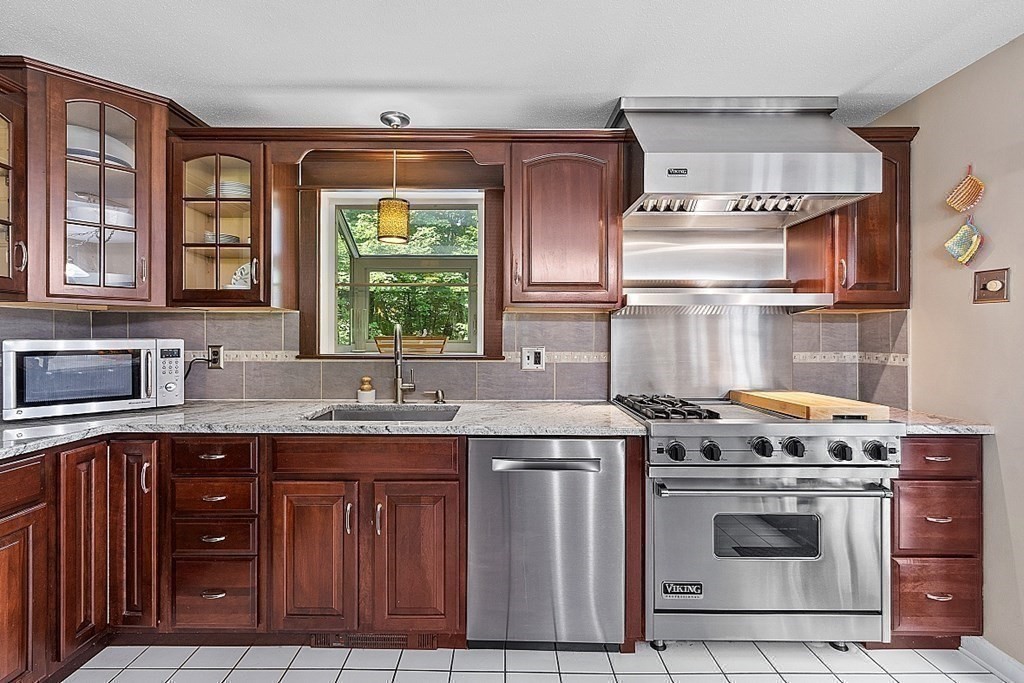 32 Rock Road Tyngsboro, MA 01879 - Photo 10 of 40 Gallery Image 10