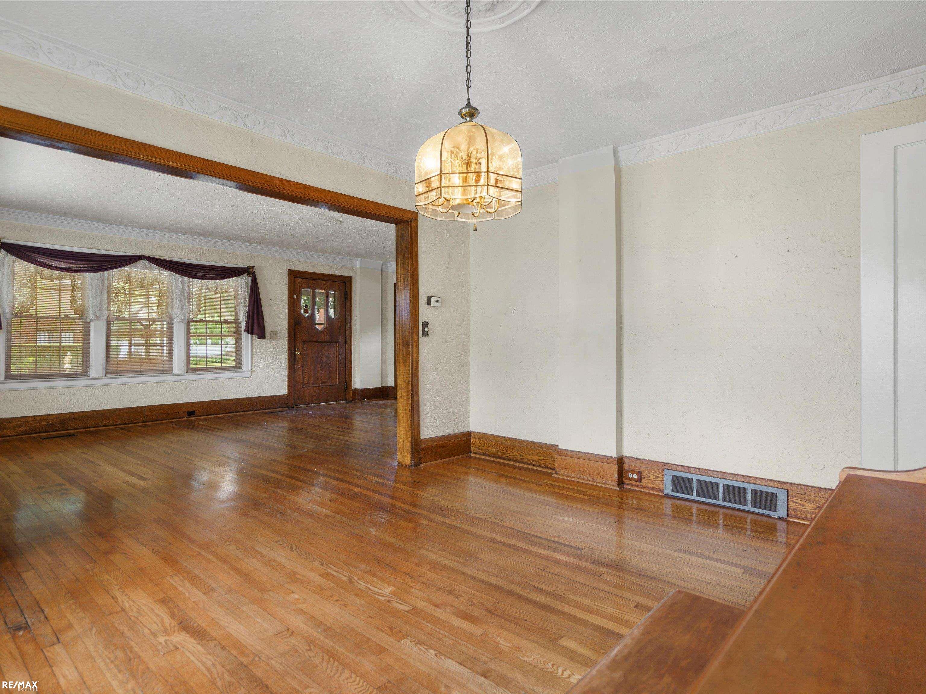 15611 Charles R Avenue Eastpointe, MI 48021 - Photo 8 of 47 50187488-5ac07a95-d756-49d2-9719-a23ac3401d5f.JPG