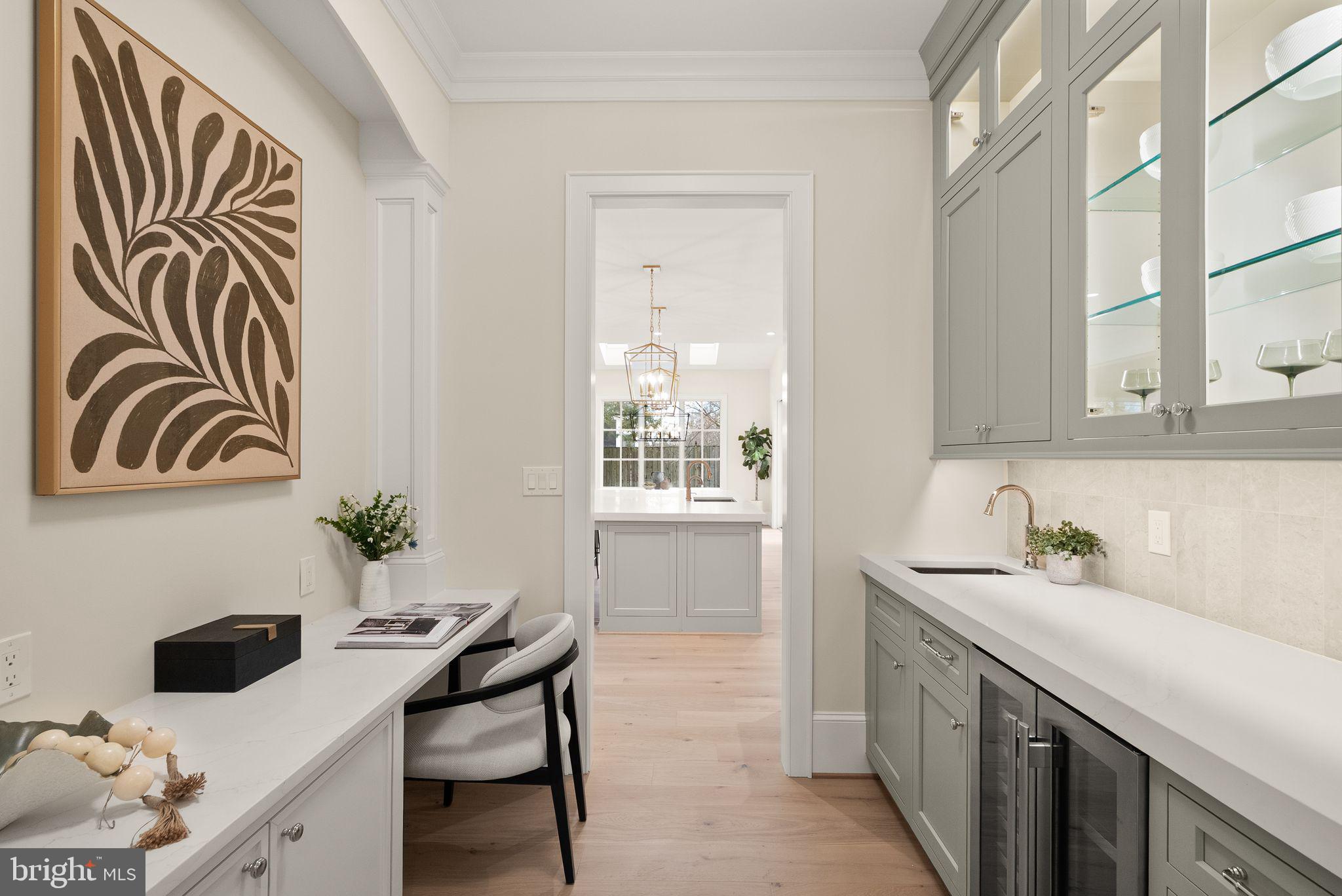 3941 North Glebe Road Arlington, VA 22207 - Photo 14 of 76 Butler's pantry with workstation