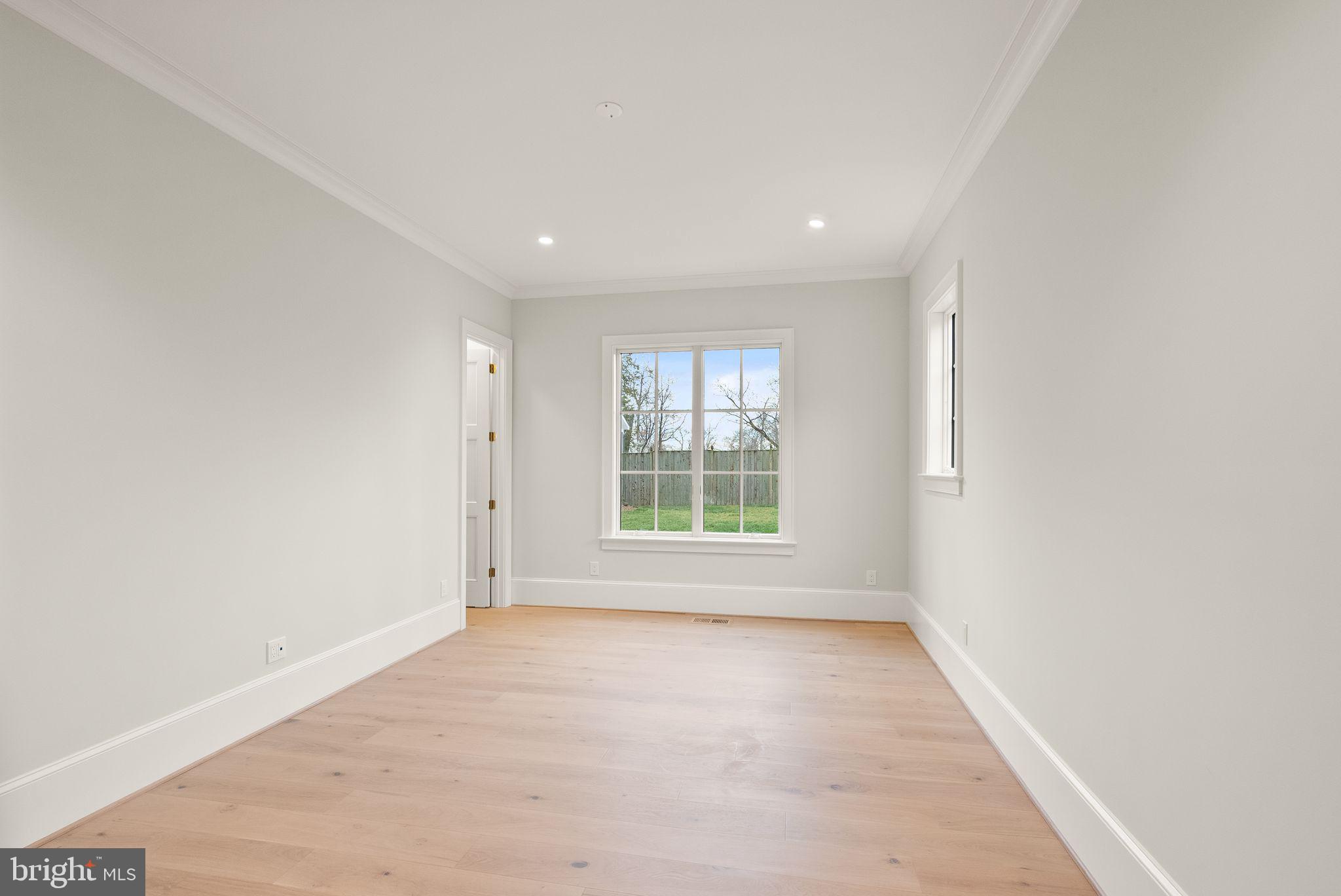 3941 North Glebe Road Arlington, VA 22207 - Photo 31 of 76 Main floor bedroom w/WIC and full en-suite bath