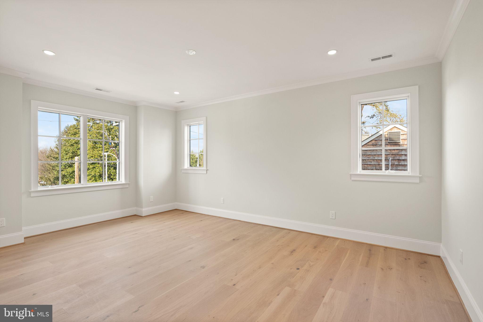3941 North Glebe Road Arlington, VA 22207 - Photo 50 of 76 Bedroom 2 w/walk-in closet and full en-suite bath