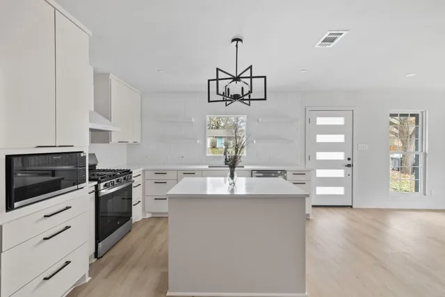 $530,000 | 903 Cardiff Drive, Austin, TX 78745