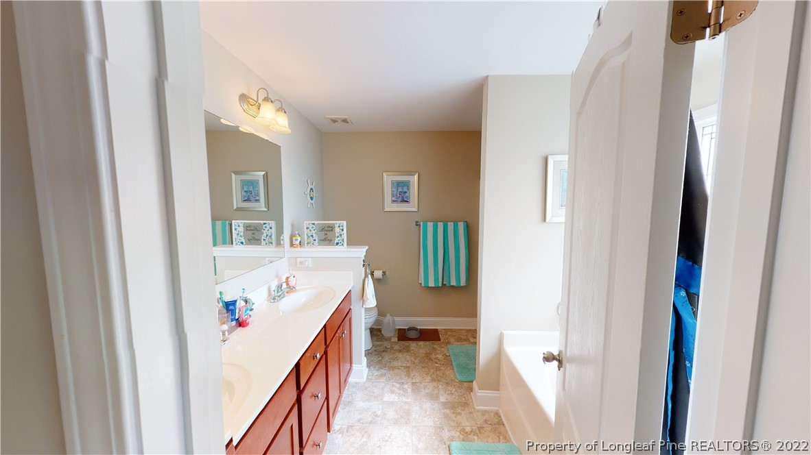 3428 Park Hill Road Fayetteville, NC 28311 - Photo 15 of 29 a bathroom with a bathtub sink and mirror