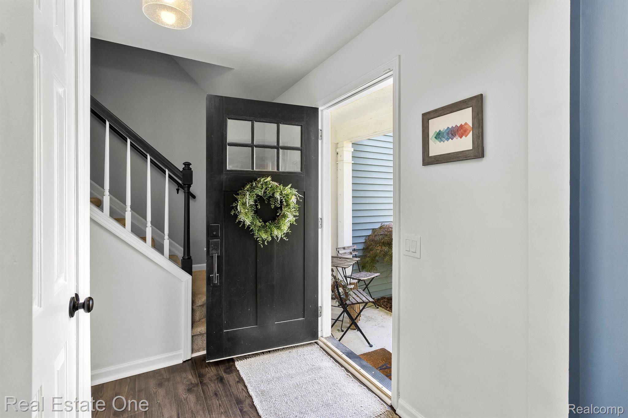 465 Bolinger Street Rochester, MI 48307 - Photo 8 of 46 Come on in!