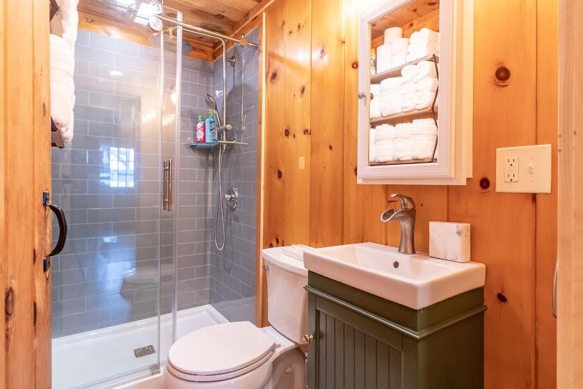 461 West Shore Road Ellsworth, ME 04605 - Photo 14 of 16 463 West Shore Road Interiors-18