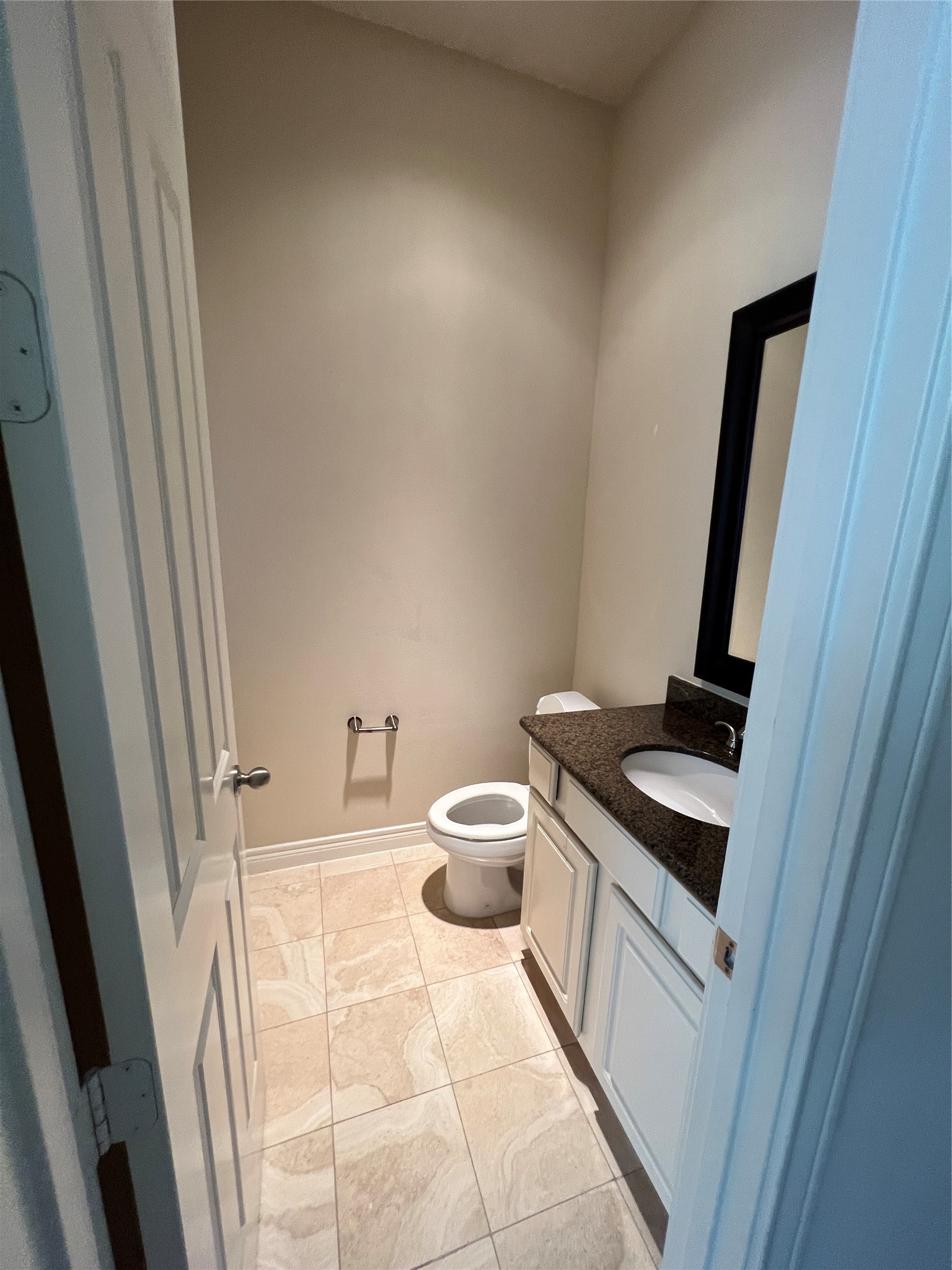 5940 Kansas Street Houston, TX 77007 - Photo 14 of 29 a bathroom with a sink and a mirror