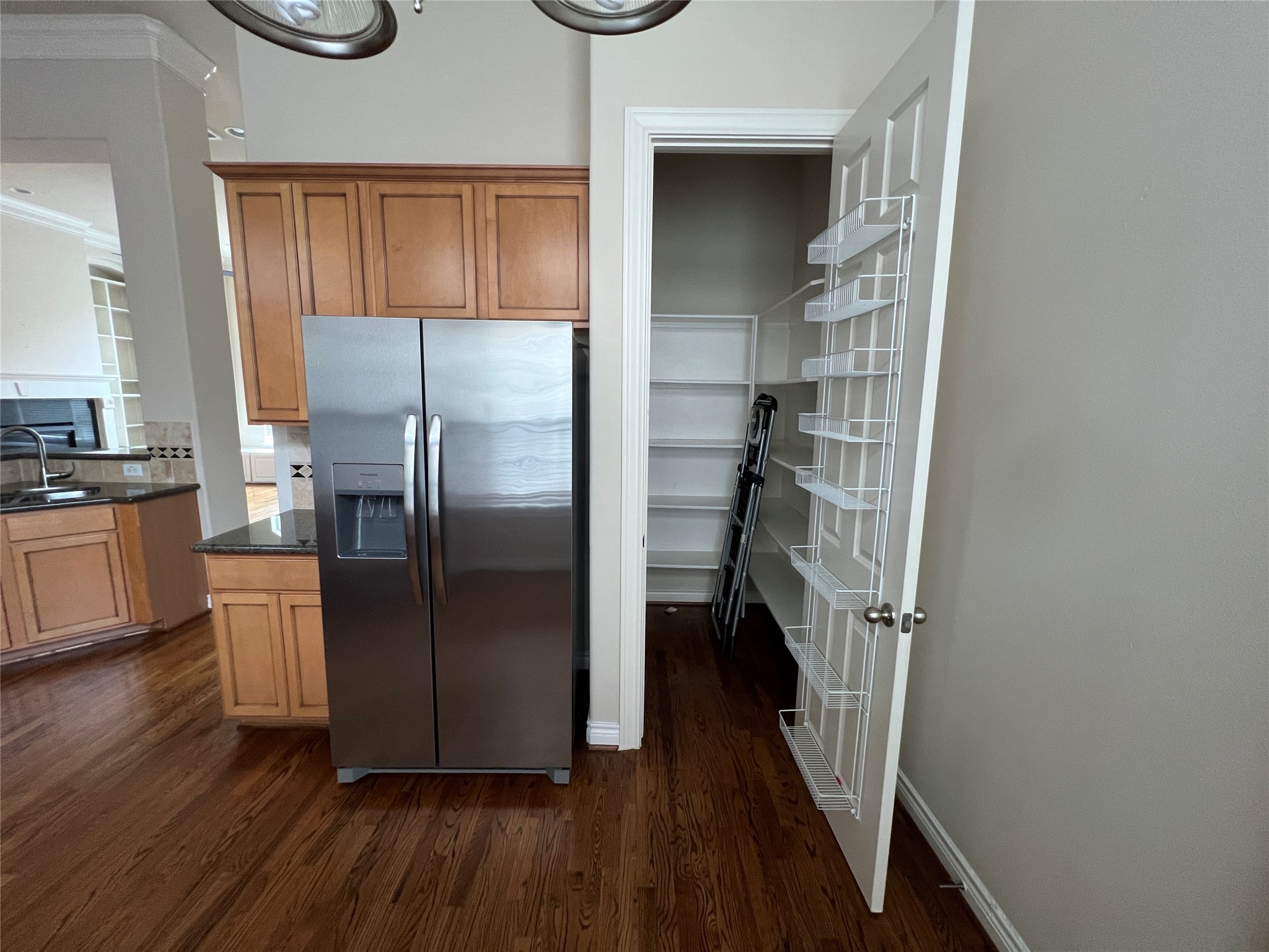 5940 Kansas Street Houston, TX 77007 - Photo 15 of 29 a kitchen with a refrigerator a sink and dishwasher