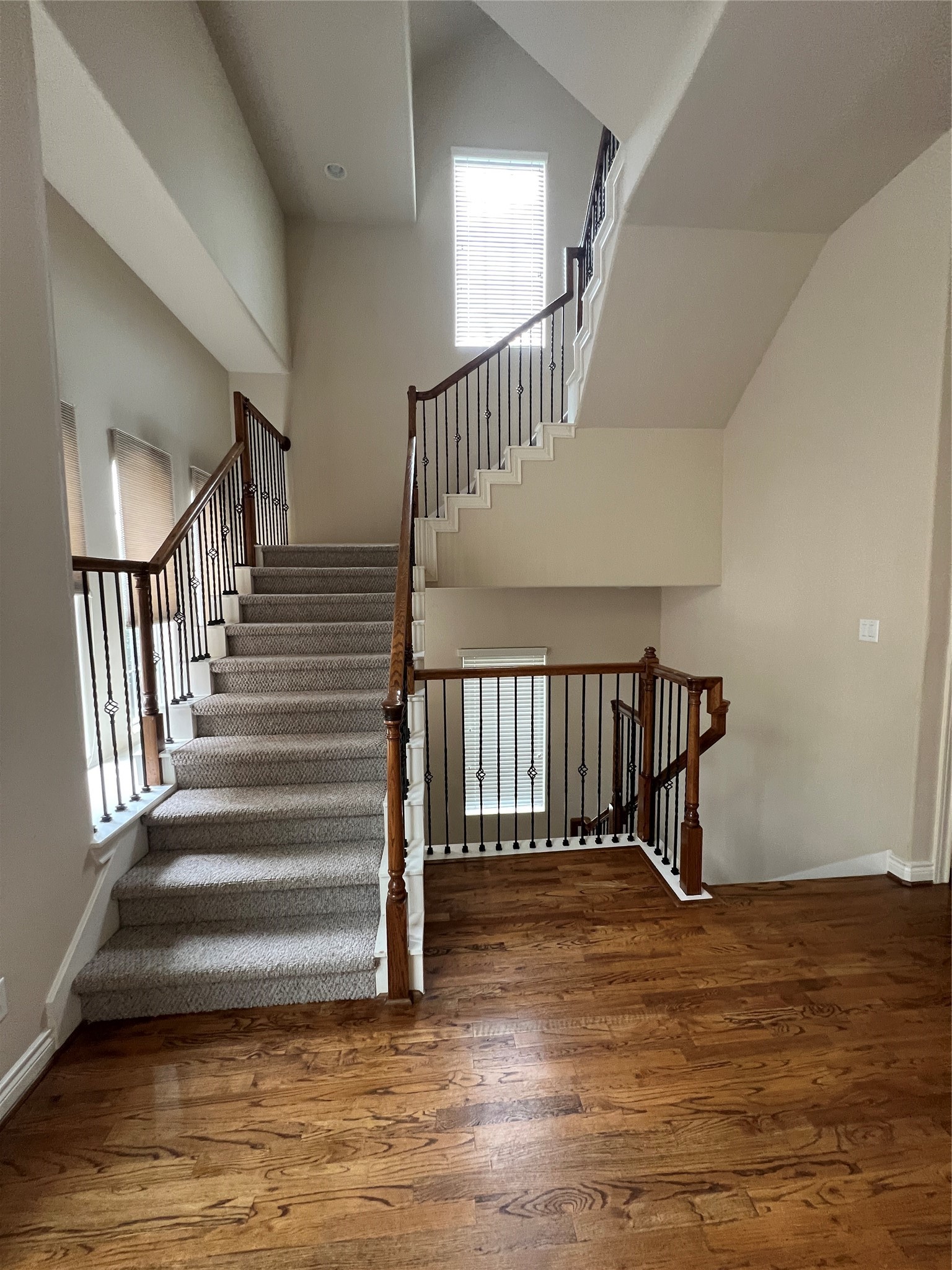 5940 Kansas Street Houston, TX 77007 - Photo 17 of 29 a view of entryway