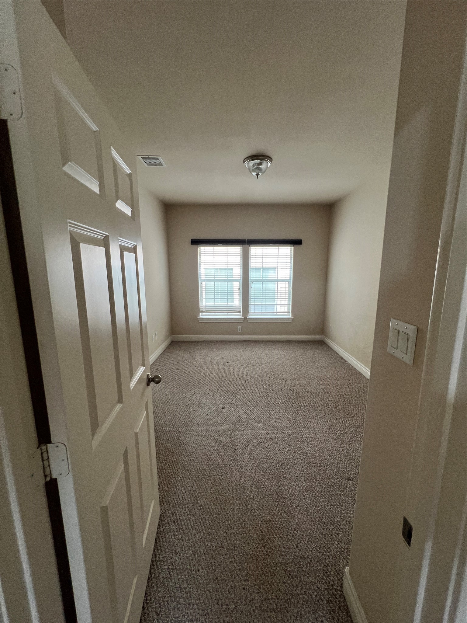 5940 Kansas Street Houston, TX 77007 - Photo 19 of 29 a view of an empty room with a window