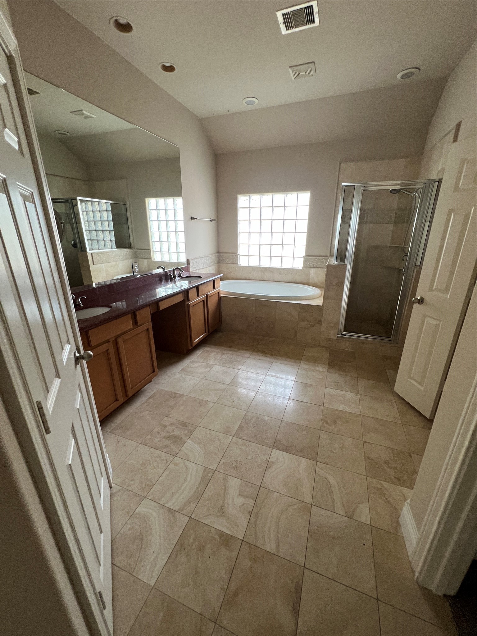 5940 Kansas Street Houston, TX 77007 - Photo 23 of 29 a view of entryway with kitchen