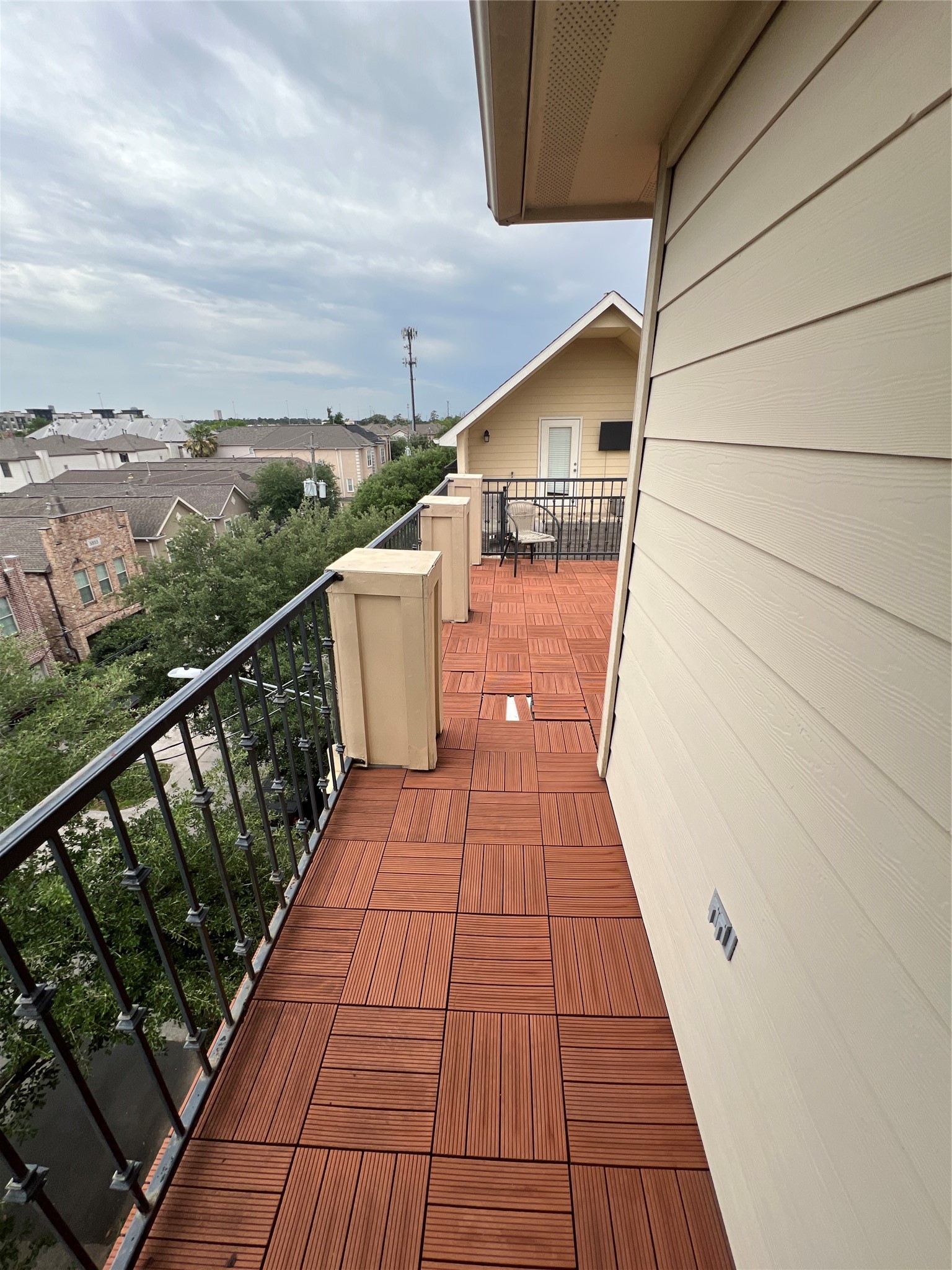 5940 Kansas Street Houston, TX 77007 - Photo 26 of 29 a view of balcony with wooden floor and fence