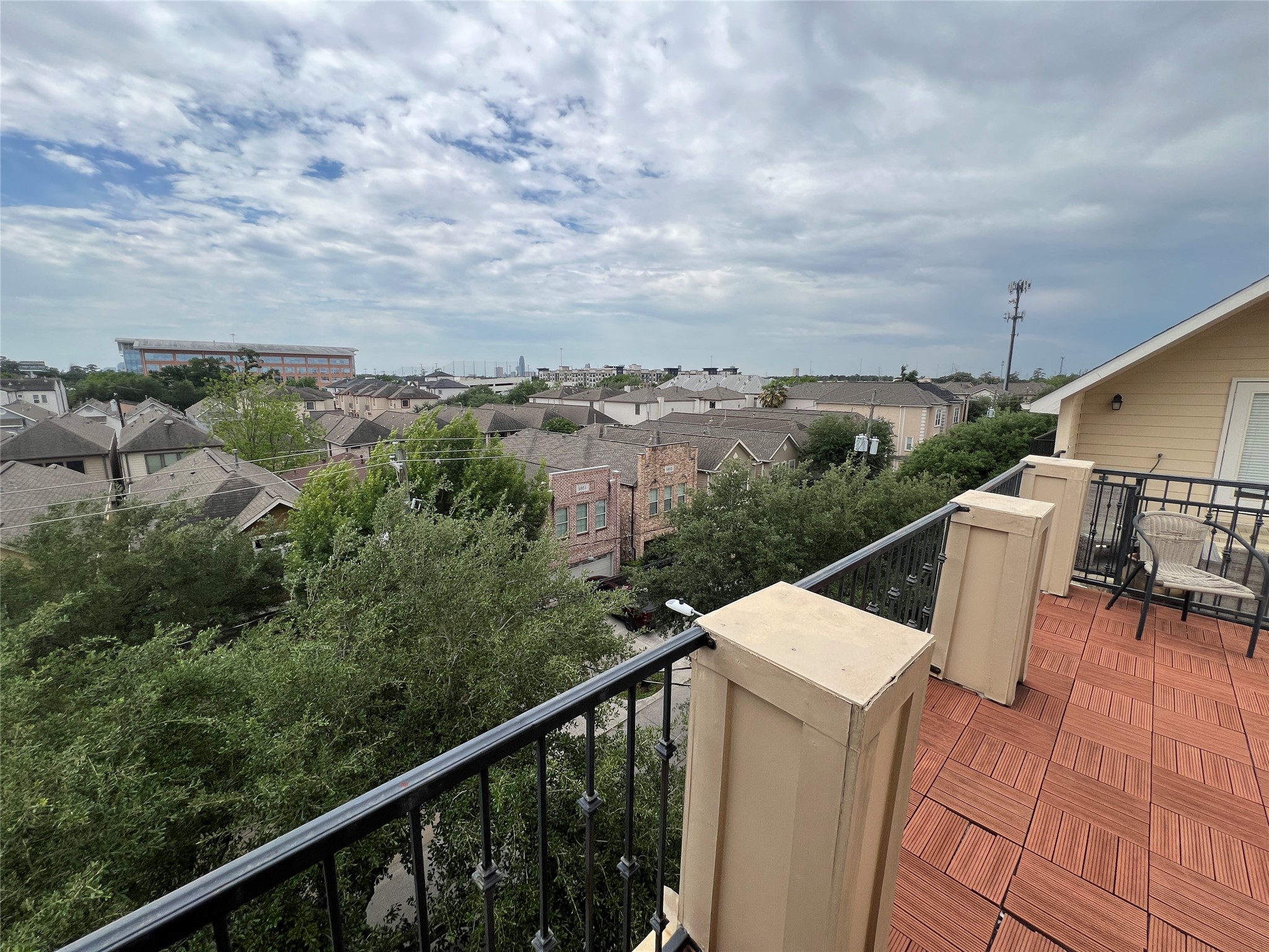 5940 Kansas Street Houston, TX 77007 - Photo 28 of 29 a view of a balcony with wooden floor and fence
