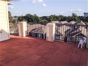 5940 Kansas Street Houston, TX 77007 - Photo 4 of 7 a view of a terrace with city view