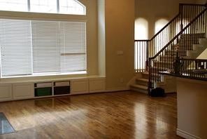 5940 Kansas Street Houston, TX 77007 - Photo 5 of 7 a view of an empty room with a window