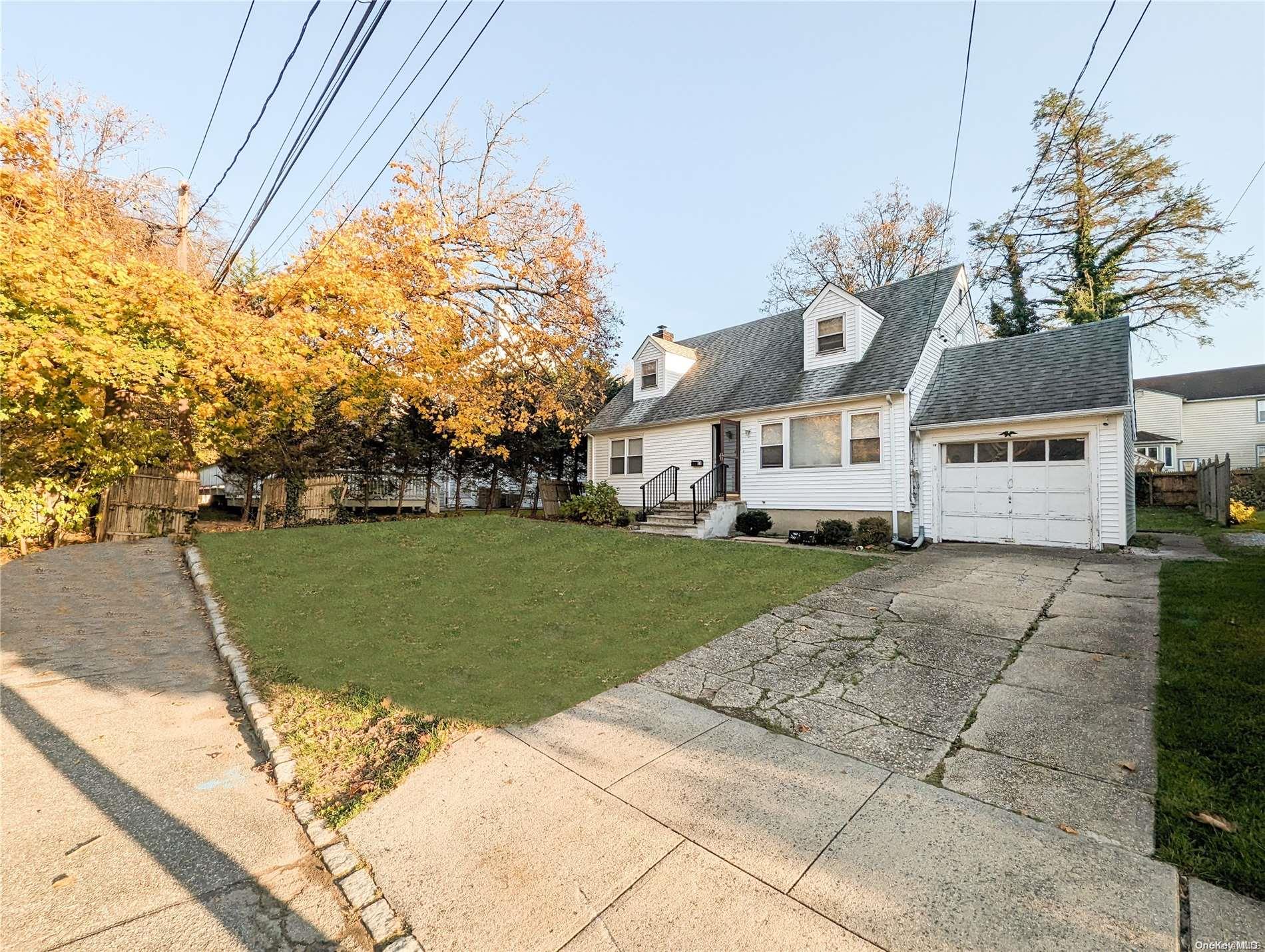 18 Iowa Road Great Neck, NY 11020 - Photo 1 of 1 Front view