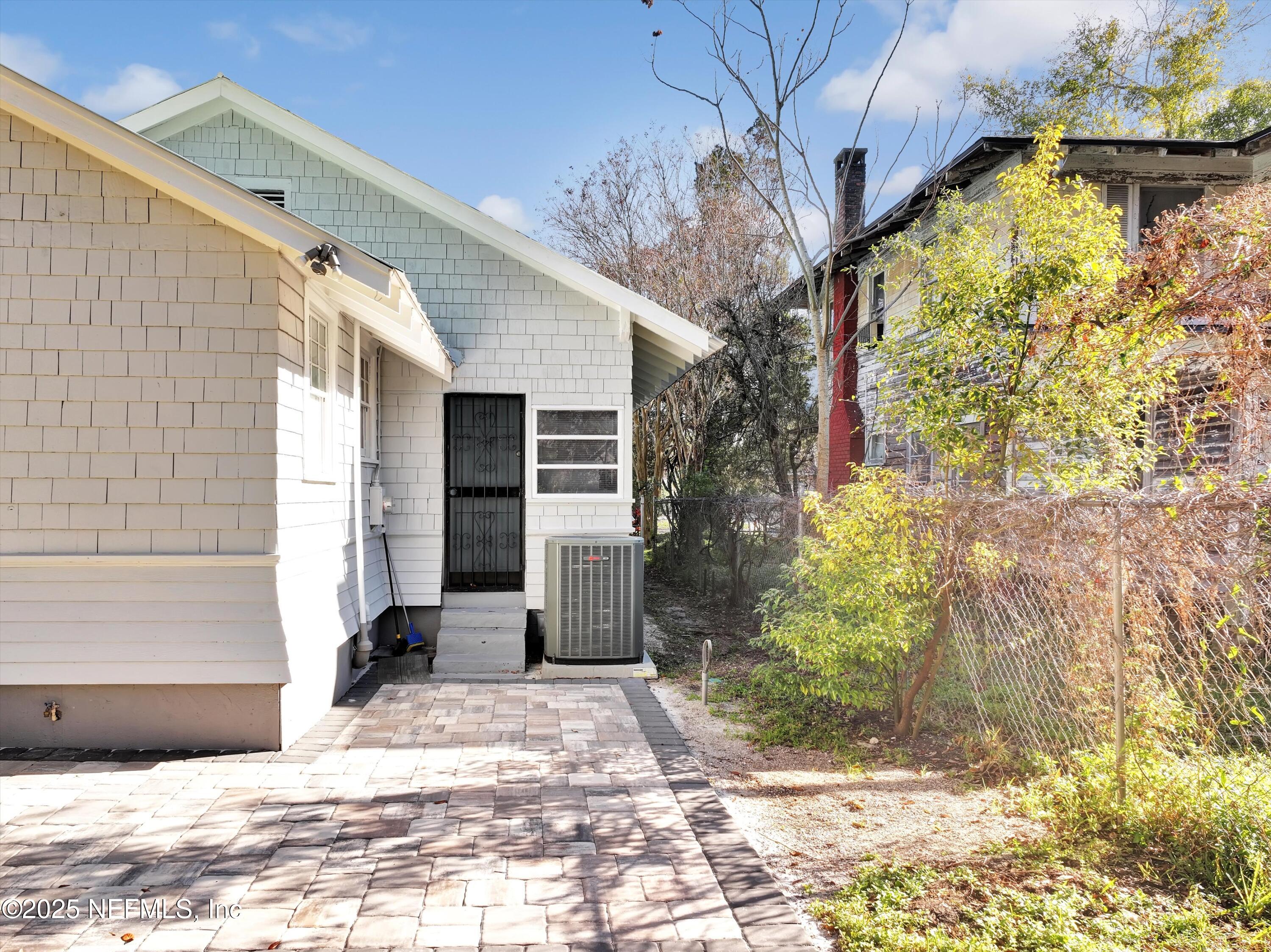 2587 Forbes Street Jacksonville, FL 32204 - Photo 31 of 37 31-DJI_20250217154451_0180_D