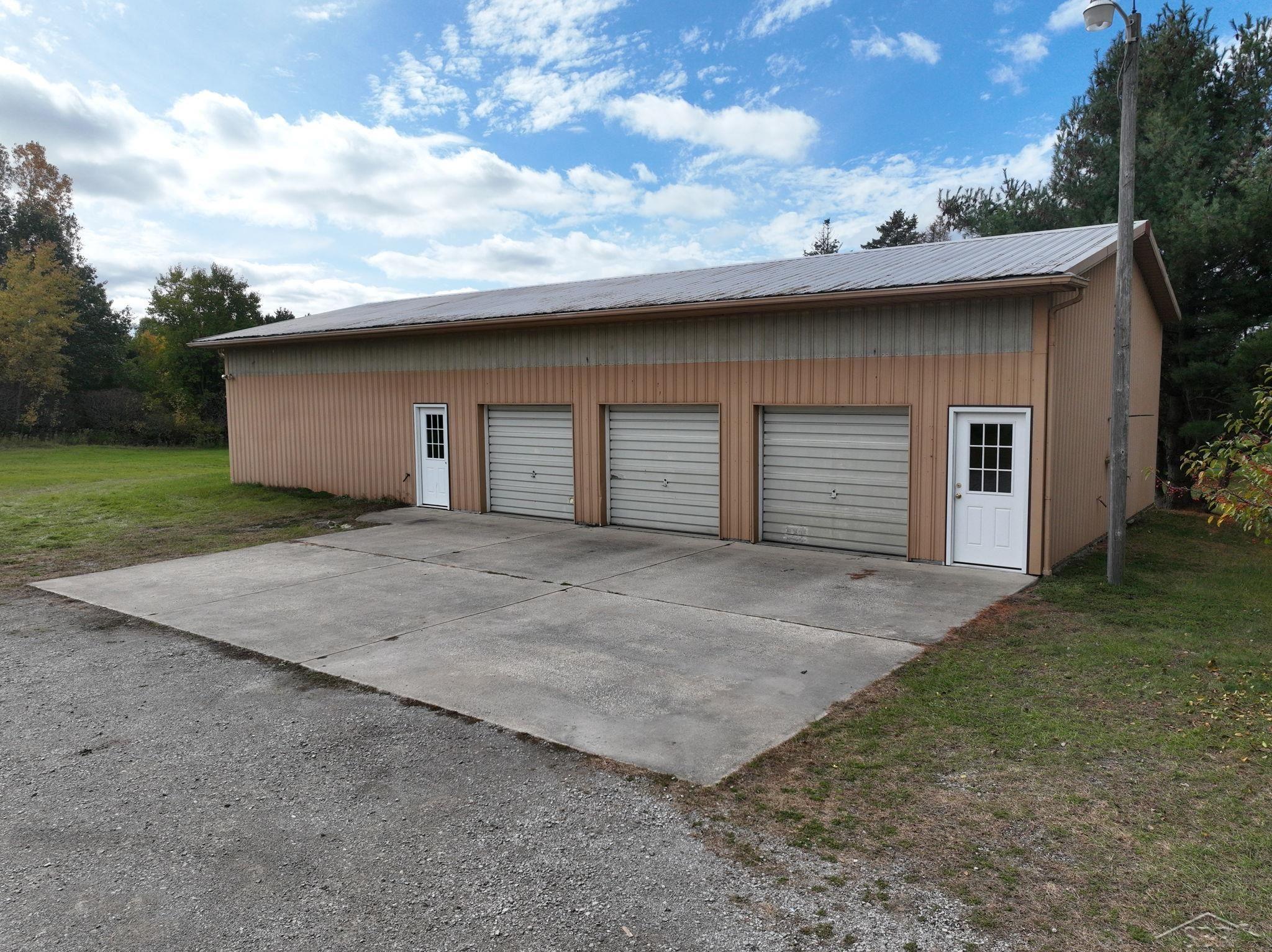 8715 Ederer Road Saginaw, MI 48609 - Photo 9 of 60 50125817-8.JPG