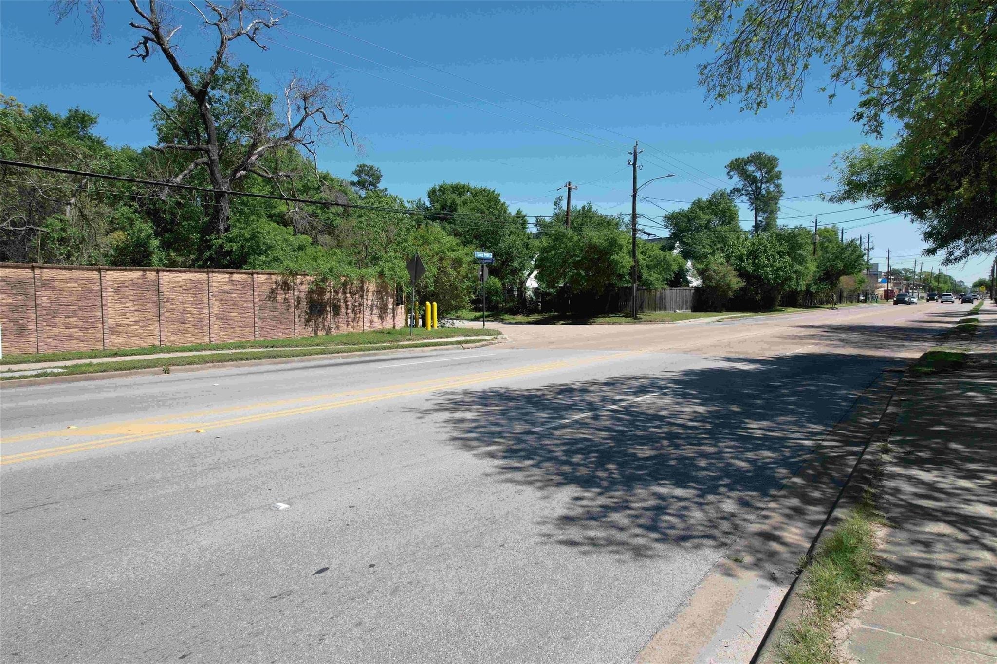 9745 Long Point Road, Unit 17 Houston, TX 77055 - Photo 6 of 6 Convenient community location with easy street access and well-maintained grounds.