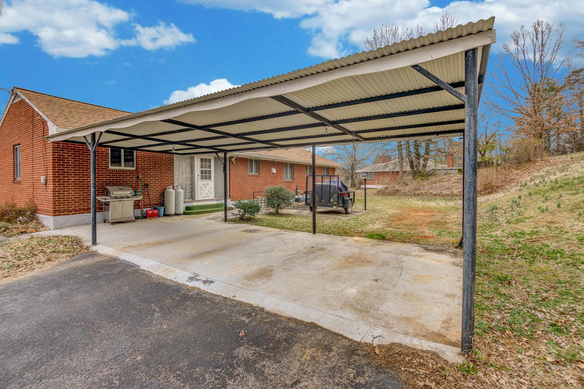 4104 Garst Mill Road Roanoke, VA 24018 - Photo 3 of 26 fhd_4104%20Garst%20Mill%20Road%2003_7401