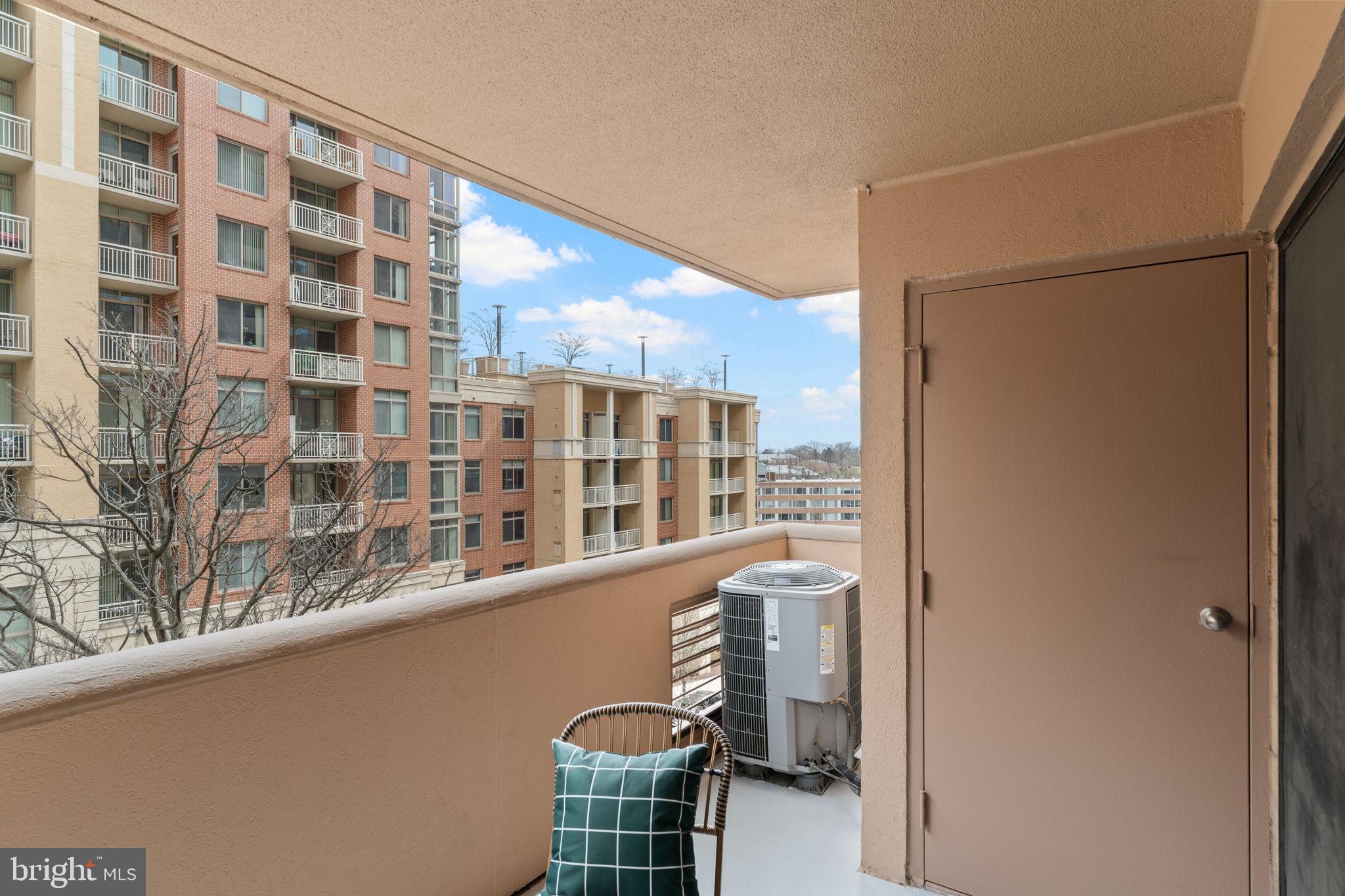 1301 North Courthouse Road, Unit 914 Arlington, VA 22201 - Photo 23 of 50 a view of a building from a balcony