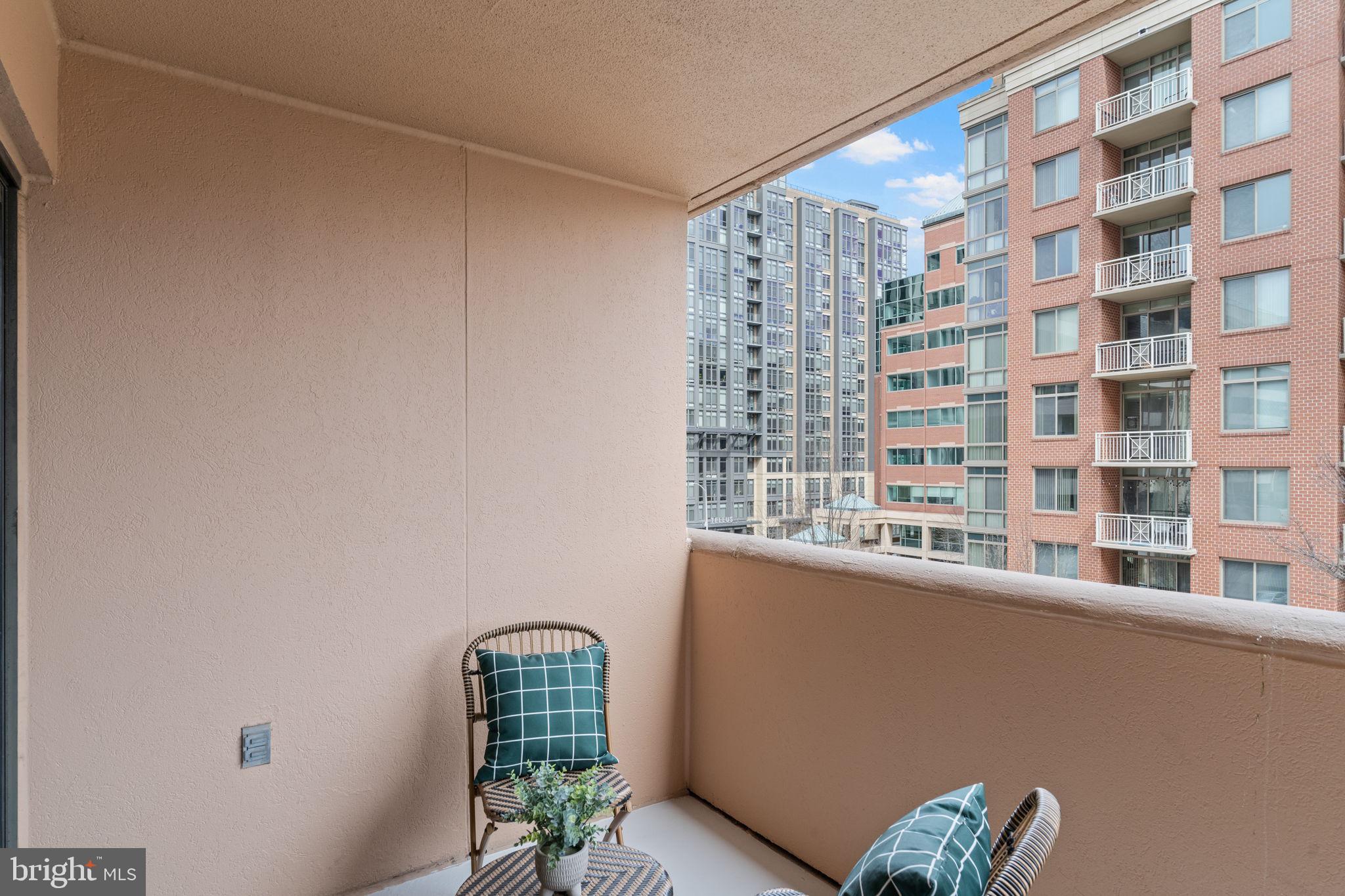 1301 North Courthouse Road, Unit 914 Arlington, VA 22201 - Photo 25 of 50 a view of a building from a balcony