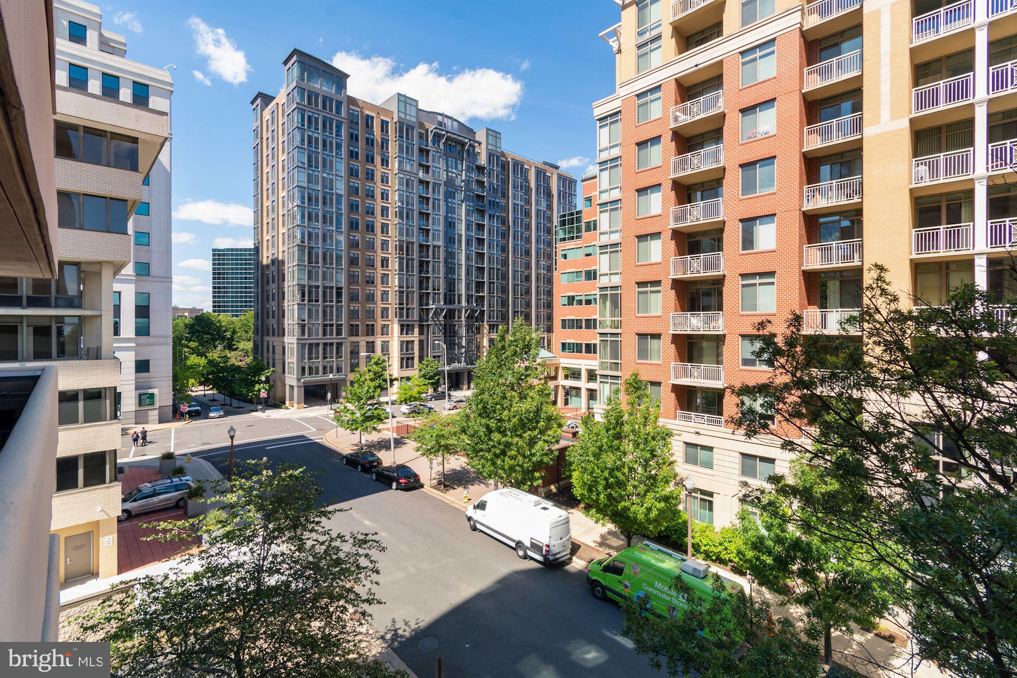1301 North Courthouse Road, Unit 914 Arlington, VA 22201 - Photo 29 of 50 a view of a tall building