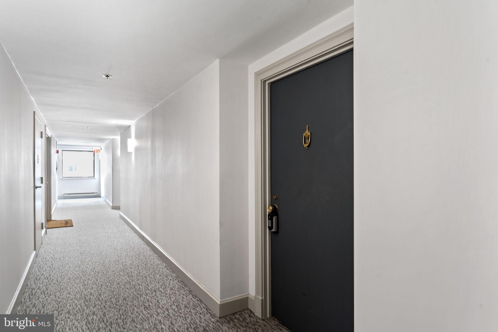 1301 North Courthouse Road, Unit 914 Arlington, VA 22201 - Photo 7 of 50 a view of a hallway with closet