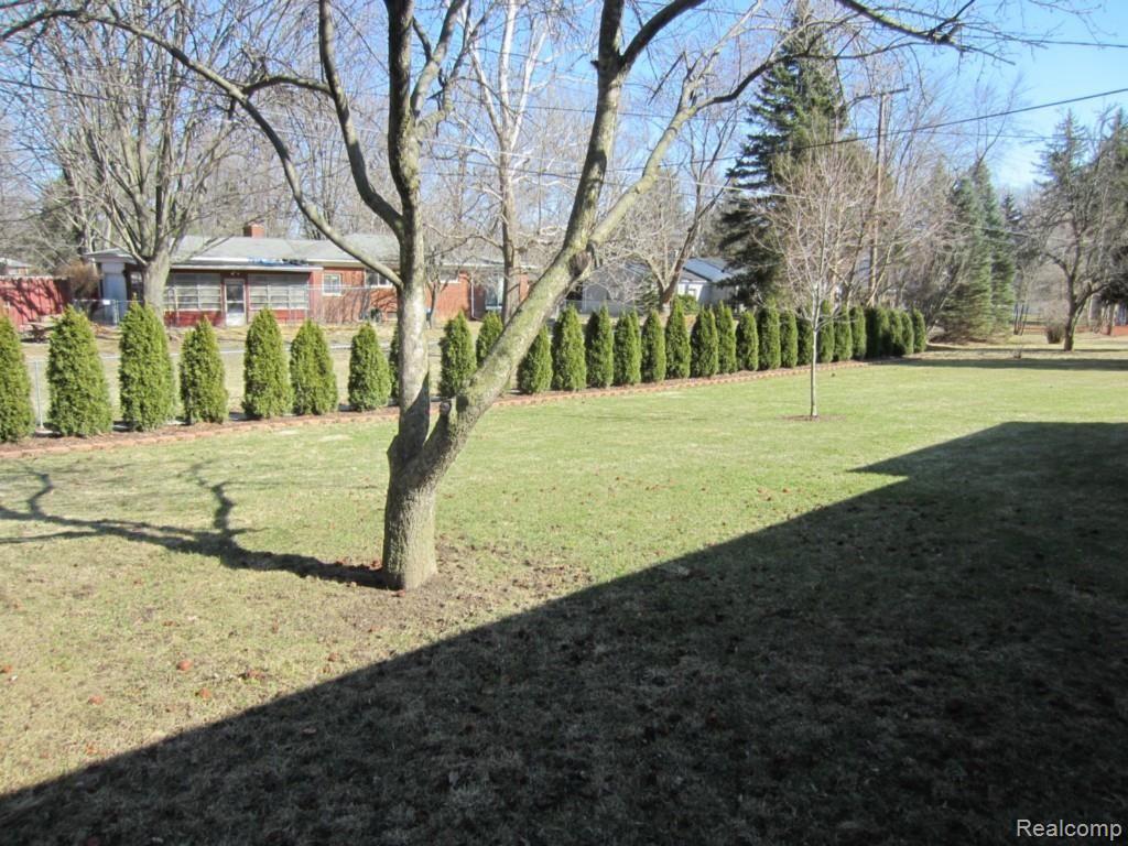 28344 Farmington Road Farmington, MI 48334 - Photo 17 of 20 IMG_2163.jpg