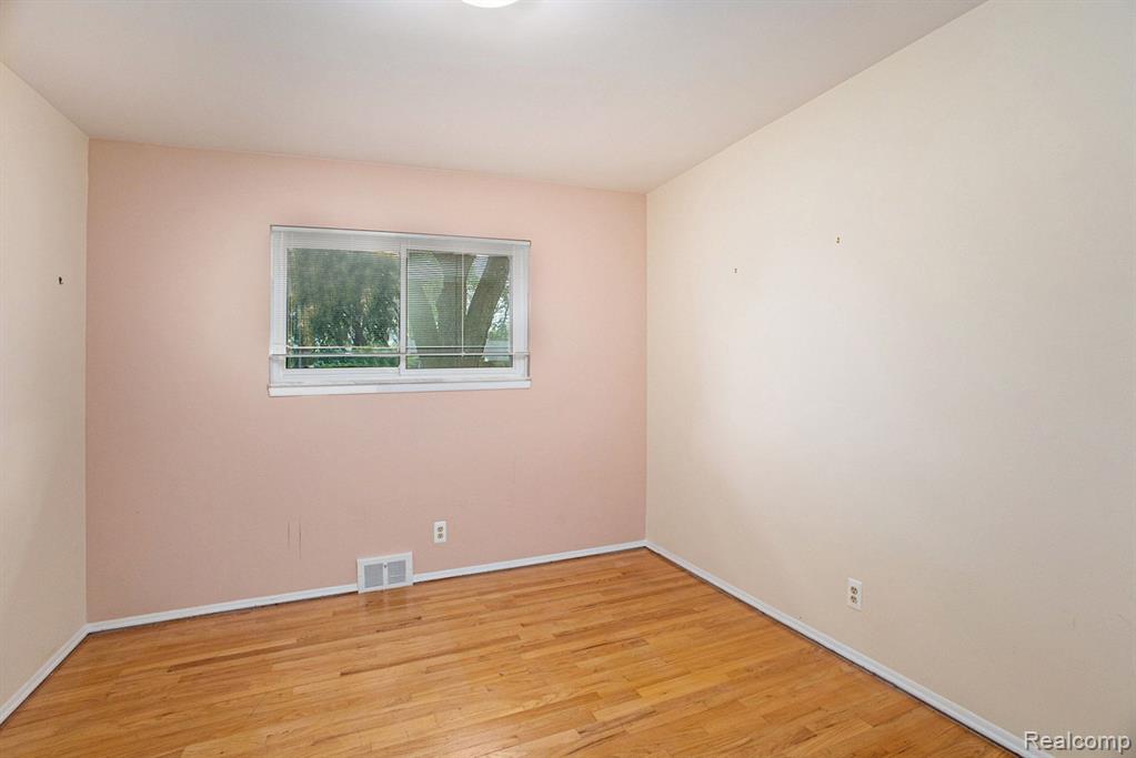 5666 Gibbing Road Utica, MI 48317 - Photo 13 of 20