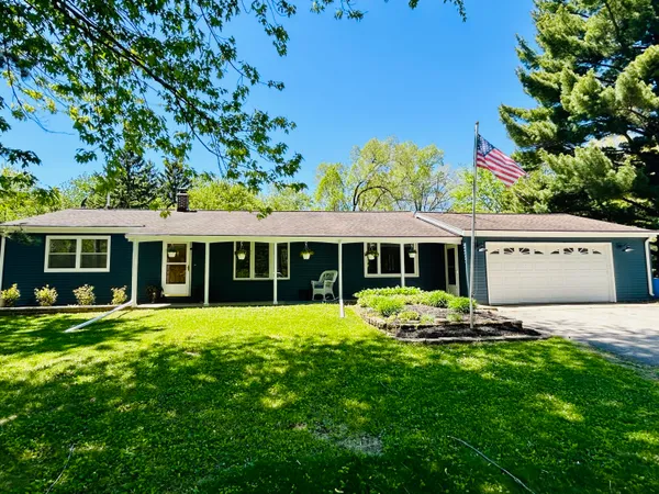 $498,999 | W377-s3527 School Section Lake Drive, Ottawa, WI 53118