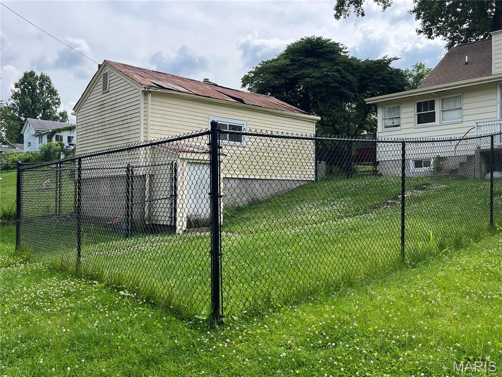 318 3rd Street Winfield, MO 63389 - Photo 3 of 25