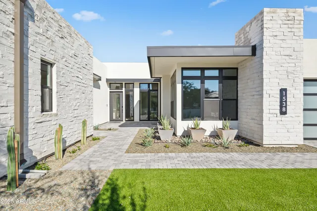 $2,895,000 | 1538 West Wagon Wheel Drive, Phoenix, AZ 85021