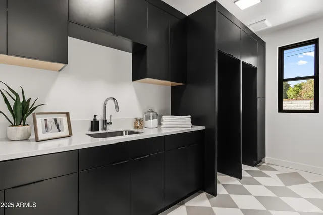 $2,895,000 | 1538 West Wagon Wheel Drive, Phoenix, AZ 85021