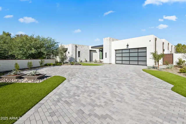 $2,895,000 | 1538 West Wagon Wheel Drive, Phoenix, AZ 85021