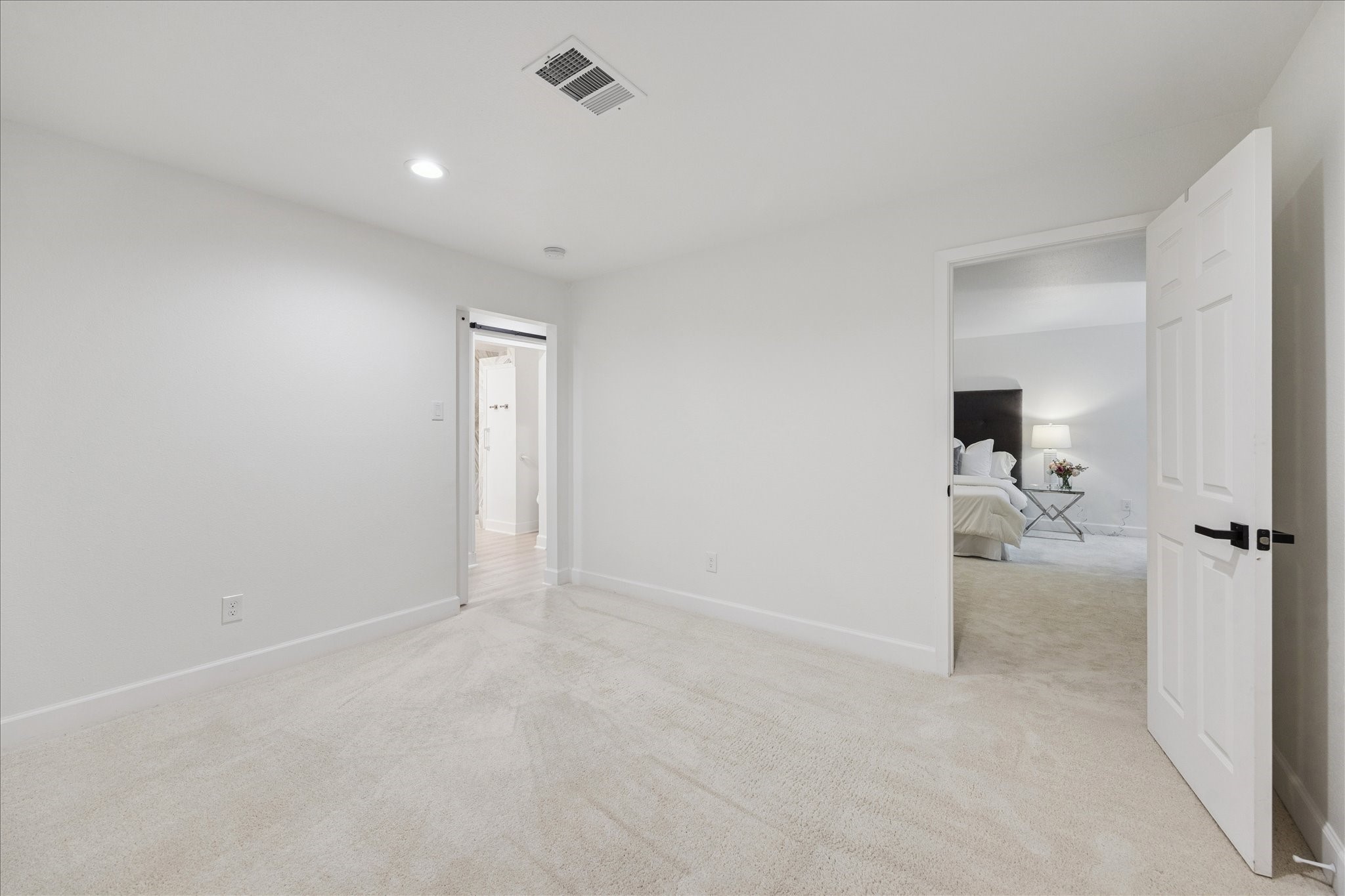 45 Patti Lynn Lane Houston, TX 77024 - Photo 29 of 49 an empty room with closet and mirror
