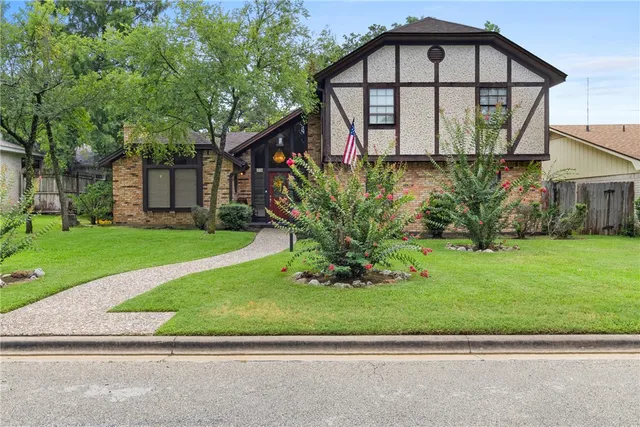 $325,000 | 2726 Camelot Drive, Bryan, TX 77802