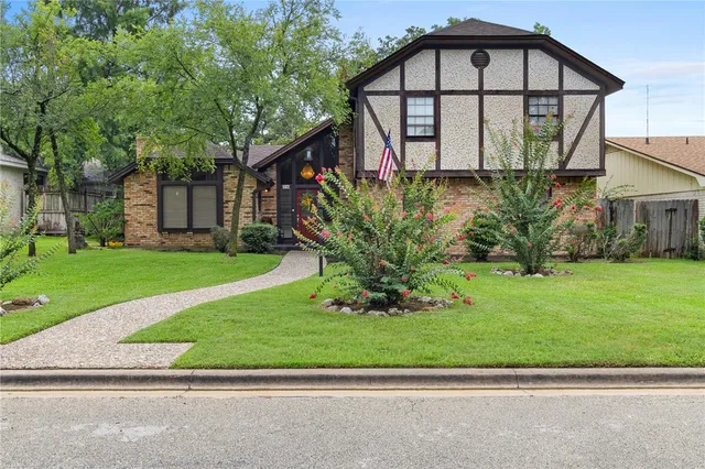 $325,000 | 2726 Camelot Drive, Bryan, TX 77802