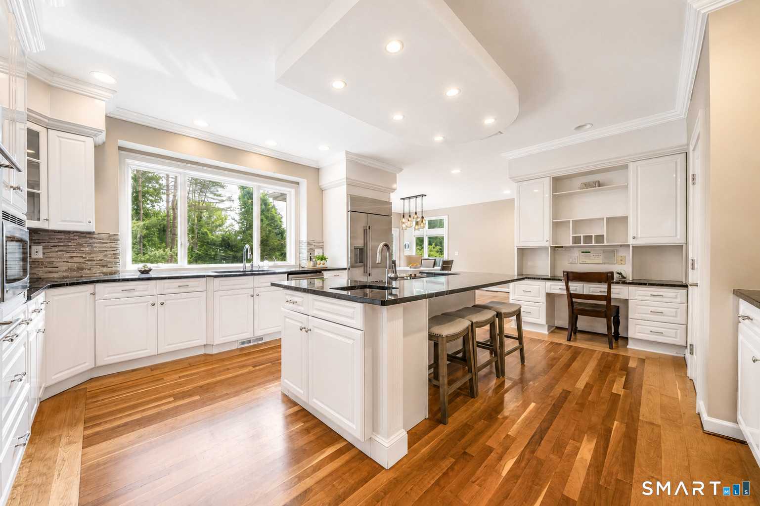 41 Ridgebury Road Avon, CT 06001 - Photo 4 of 40