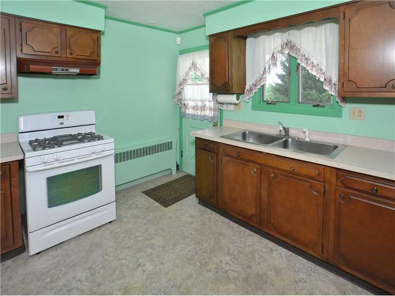 1162 Spring Hill Road Murrysville, PA 15632 - Photo 11 of 22 Kitchen.