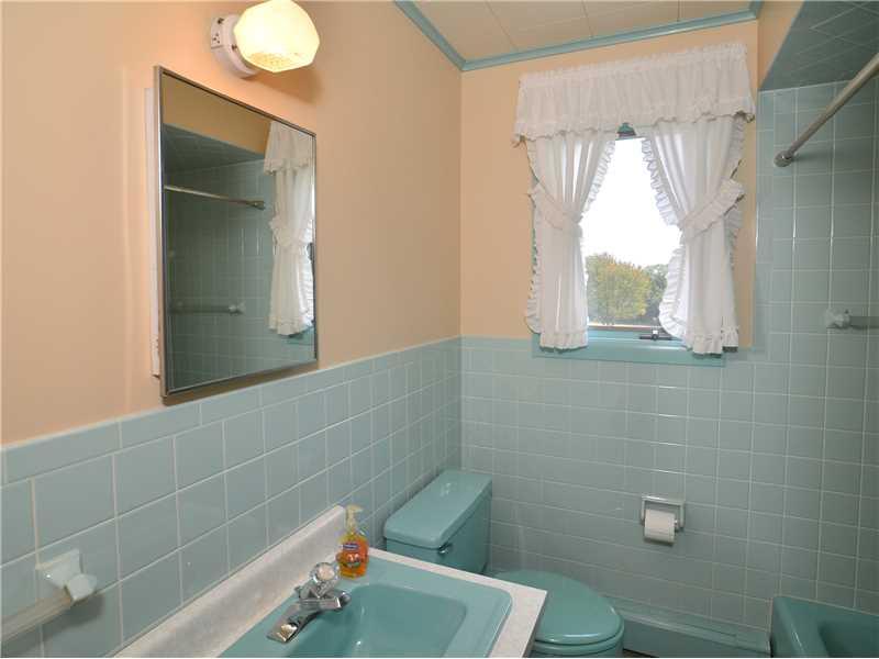 1162 Spring Hill Road Murrysville, PA 15632 - Photo 20 of 22 Full Bath.