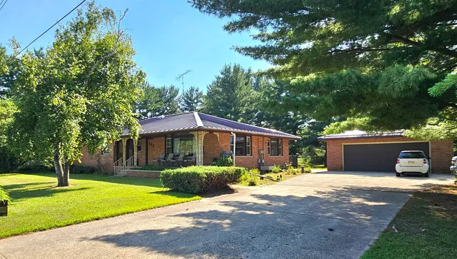 $575,000 | N5847 County Road D, Princeton, WI 54968