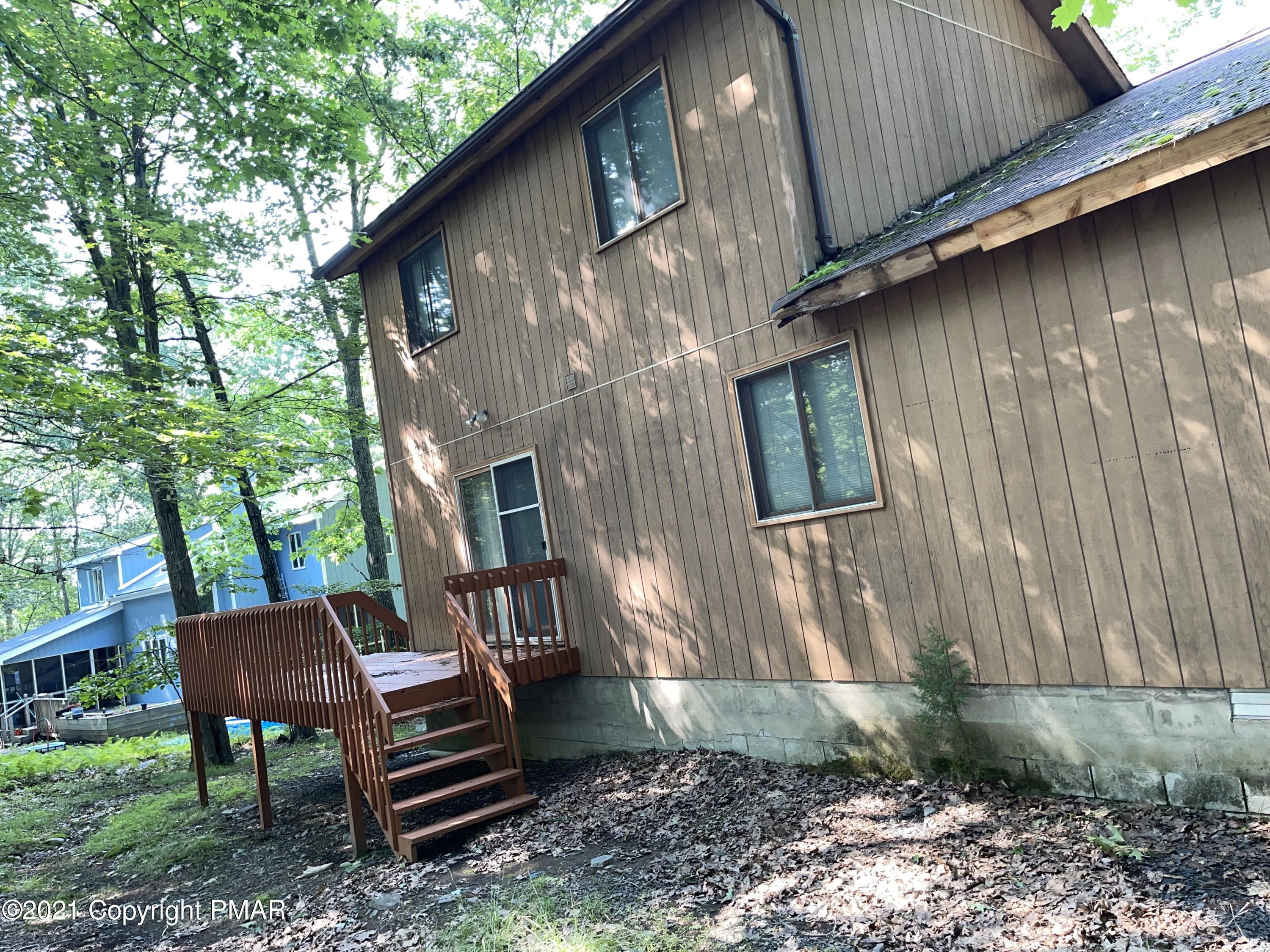 139 Dunchurch Drive Bushkill, PA 18324 - Photo 30 of 37 a backyard of a house with outdoor seating