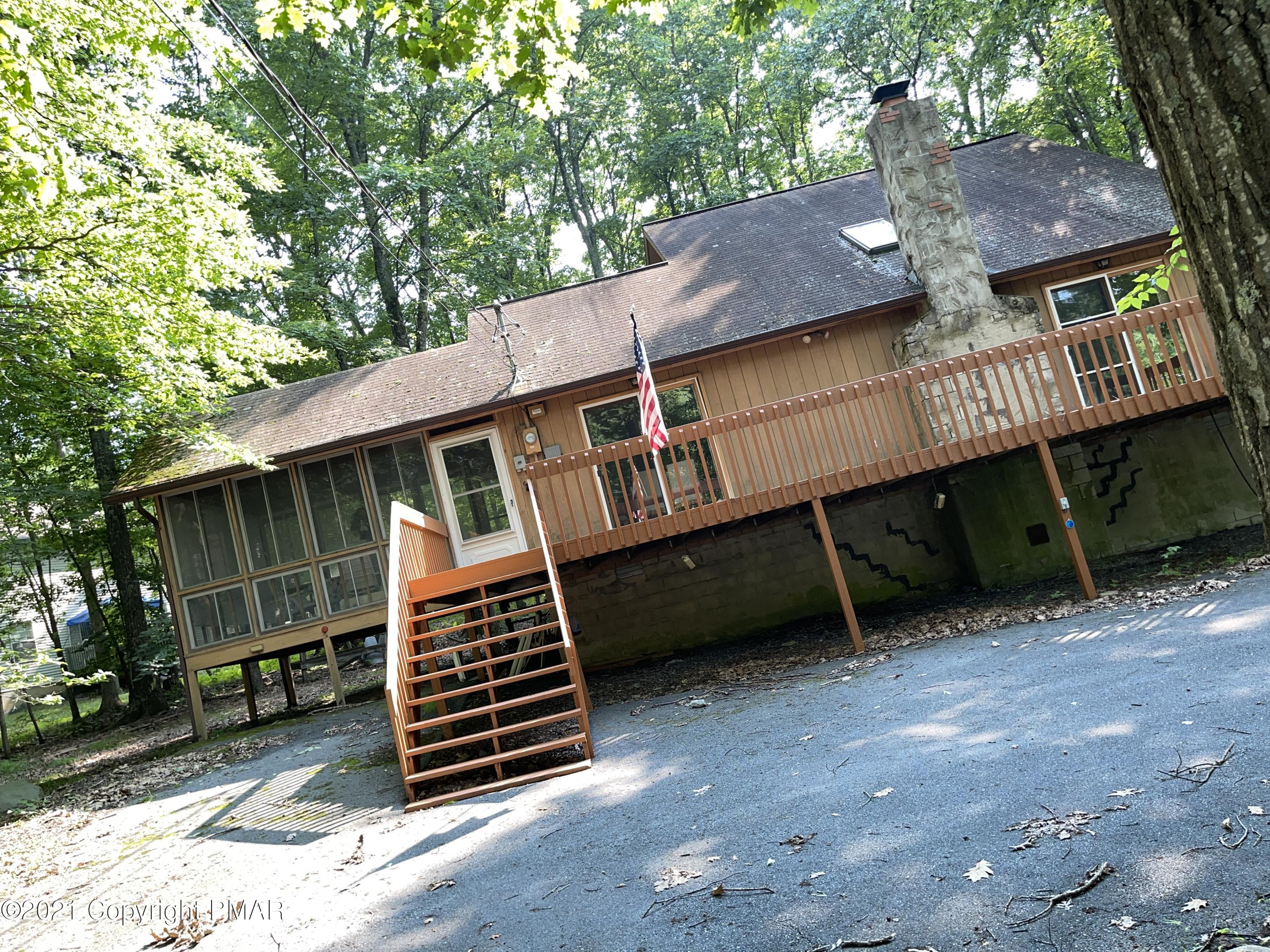 139 Dunchurch Drive Bushkill, PA 18324 - Photo 3 of 37 a view of a house with a yard
