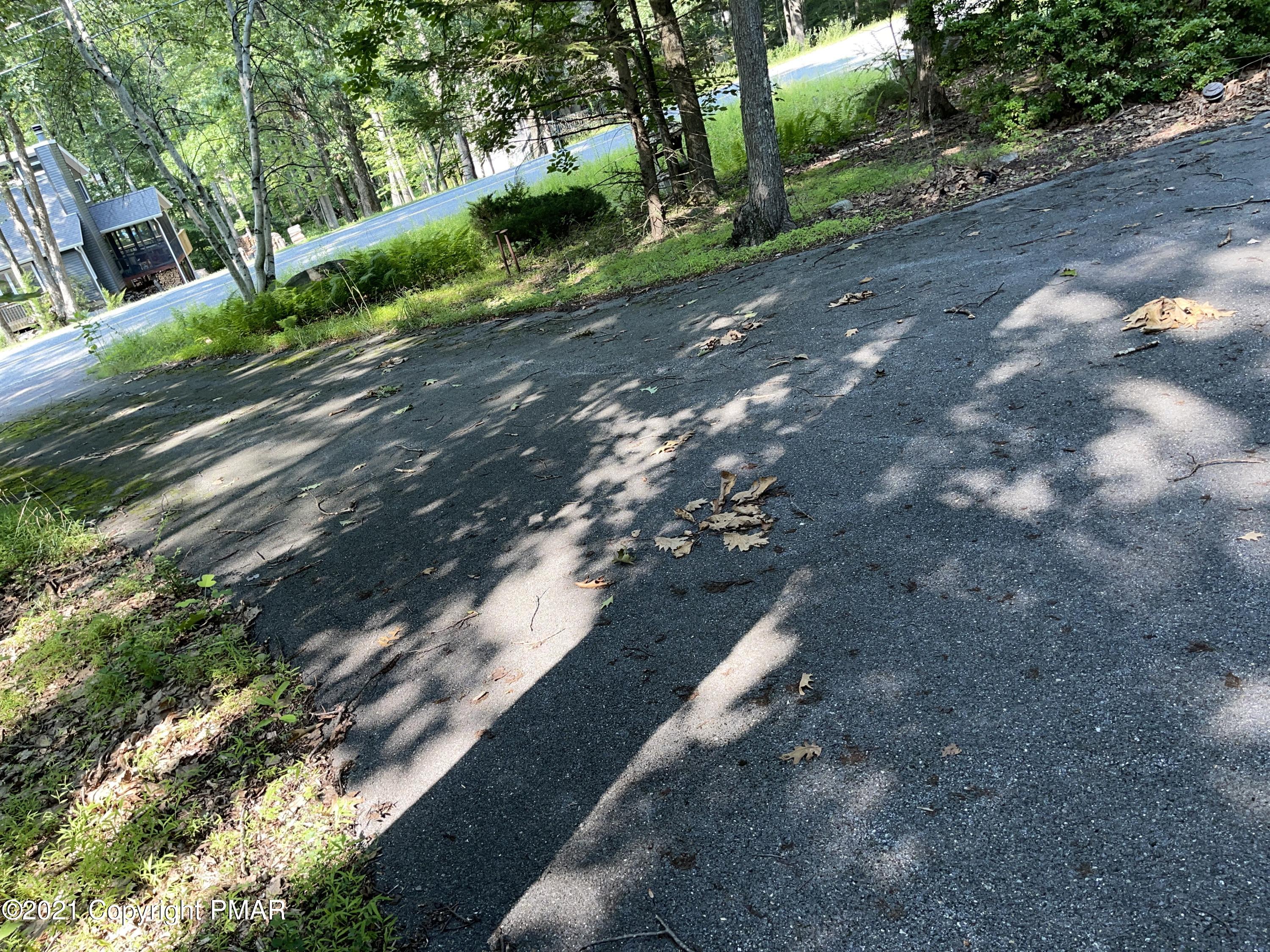 139 Dunchurch Drive Bushkill, PA 18324 - Photo 35 of 37 a view of a yard with plants and trees