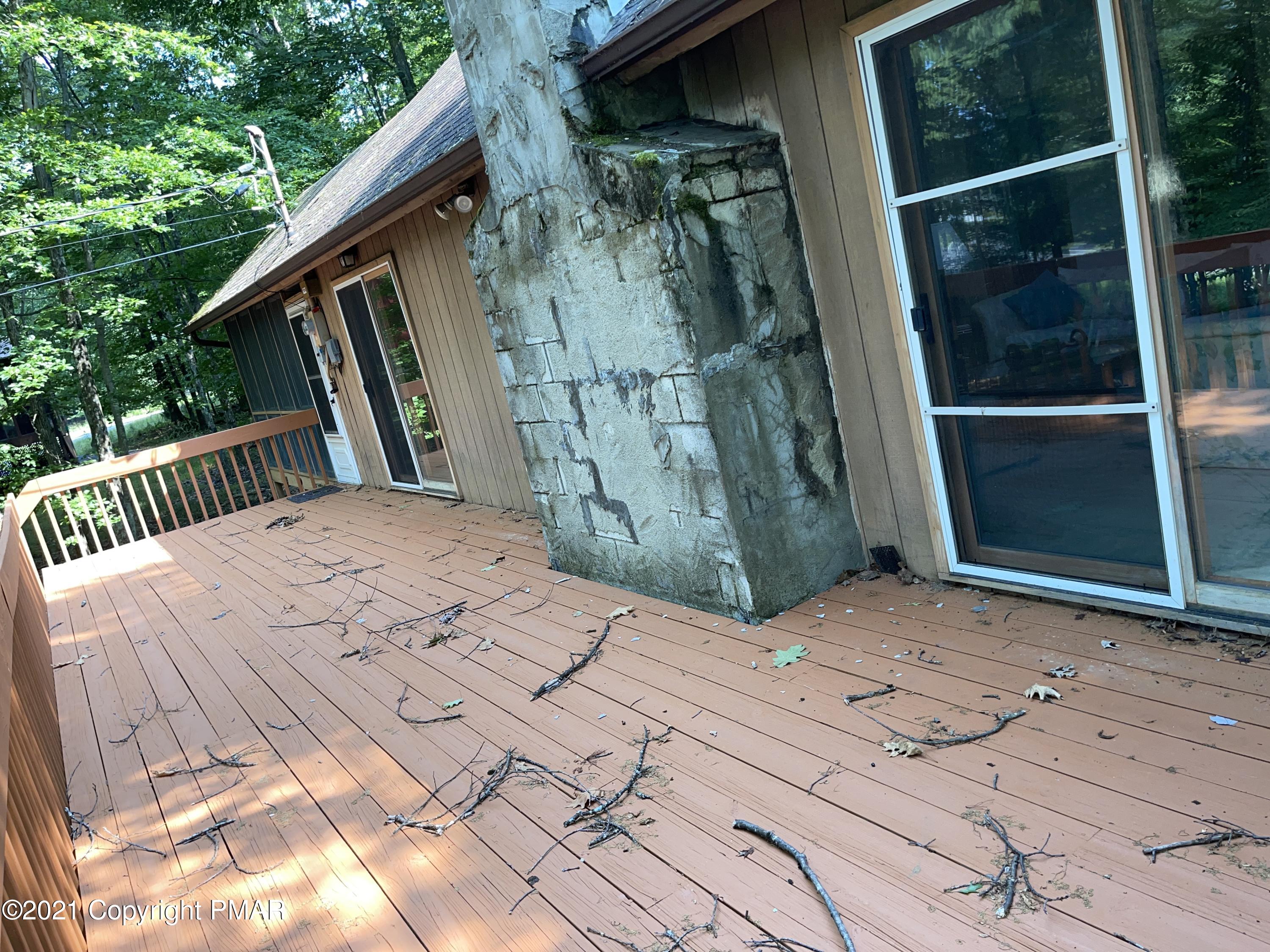 139 Dunchurch Drive Bushkill, PA 18324 - Photo 4 of 37 a view of balcony with wooden floor and fence